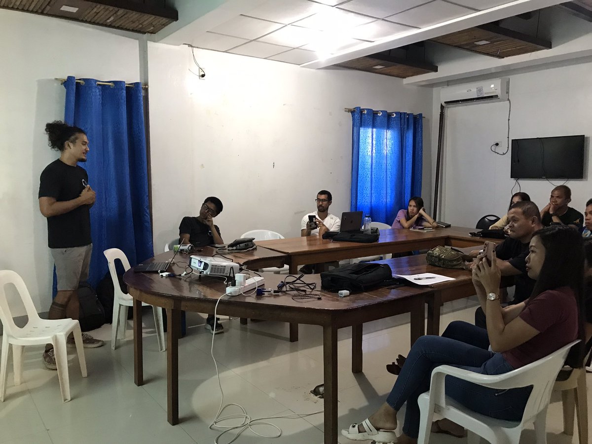 elnidoheritage's tweet photo. Kalugtan Culture &amp; Environment Forum: Manta Ray Research in Sibaltan Bay. #kalugtan #kalugtanartsfestival https://t.co/njsIcTZIO0