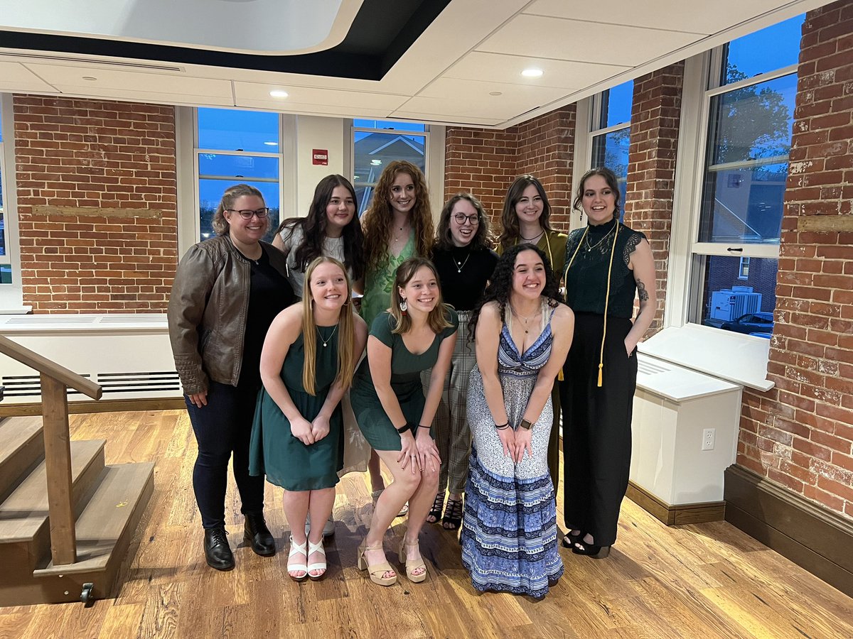 We had an amazing time at the Write the Ship and Reflector Launch Party this evening! Congrats to all the award winners! And a huge shout out to the editors and Writing Fellows, without whom none of this would be possible. 📚📗