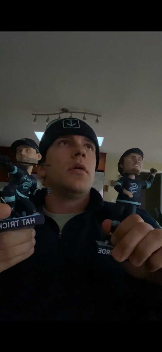 Jointbased's tweet image. as long as @JMahal23 keeps those bobbleheads in his hands the Kraken will win this game