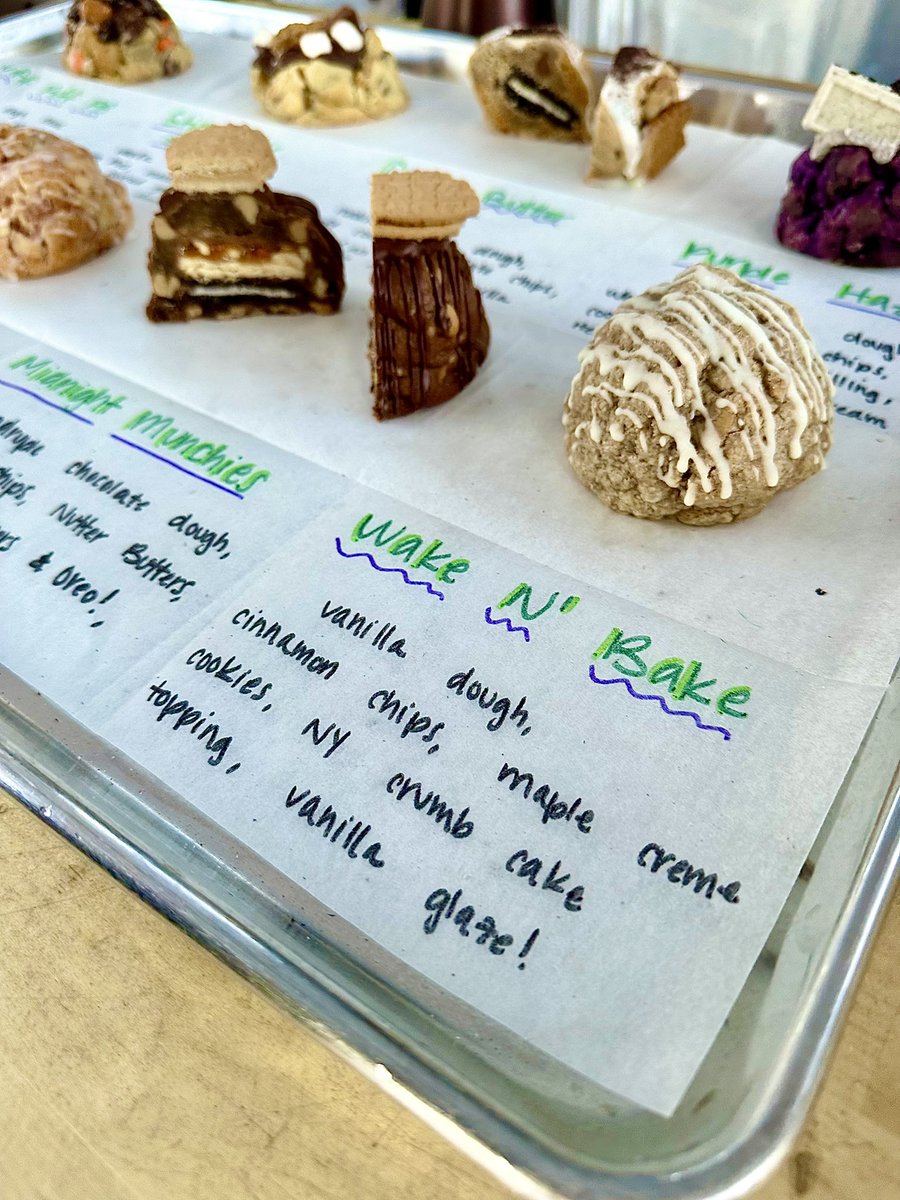 TuckBeck's tweet photo. Phat Ash Bakes was definitely the highlight of the day!!! They definitely know how to celebrate 4/20. πͺ
.
#FoodPorn #FoodBlogger #PhatAsh
#PhatAshBakes #ThatGoodGood
#PhatAshCookies #420Day π https://t.co/5Q4jGI6HSK