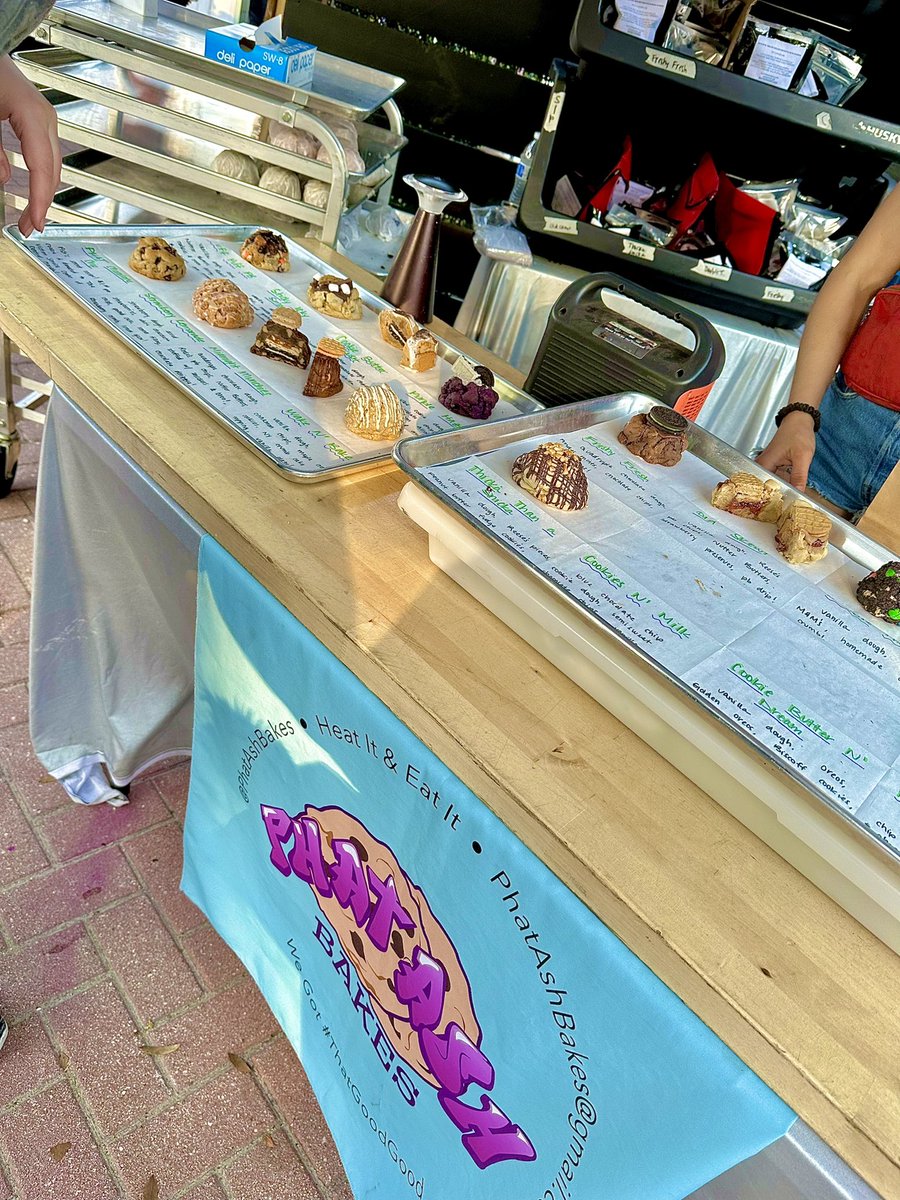 TuckBeck's tweet photo. Phat Ash Bakes was definitely the highlight of the day!!! They definitely know how to celebrate 4/20. πͺ
.
#FoodPorn #FoodBlogger #PhatAsh
#PhatAshBakes #ThatGoodGood
#PhatAshCookies #420Day π https://t.co/5Q4jGI6HSK