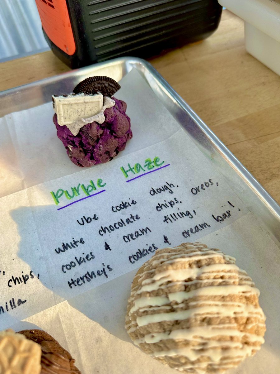 TuckBeck's tweet photo. Phat Ash Bakes was definitely the highlight of the day!!! They definitely know how to celebrate 4/20. πͺ
.
#FoodPorn #FoodBlogger #PhatAsh
#PhatAshBakes #ThatGoodGood
#PhatAshCookies #420Day π https://t.co/5Q4jGI6HSK