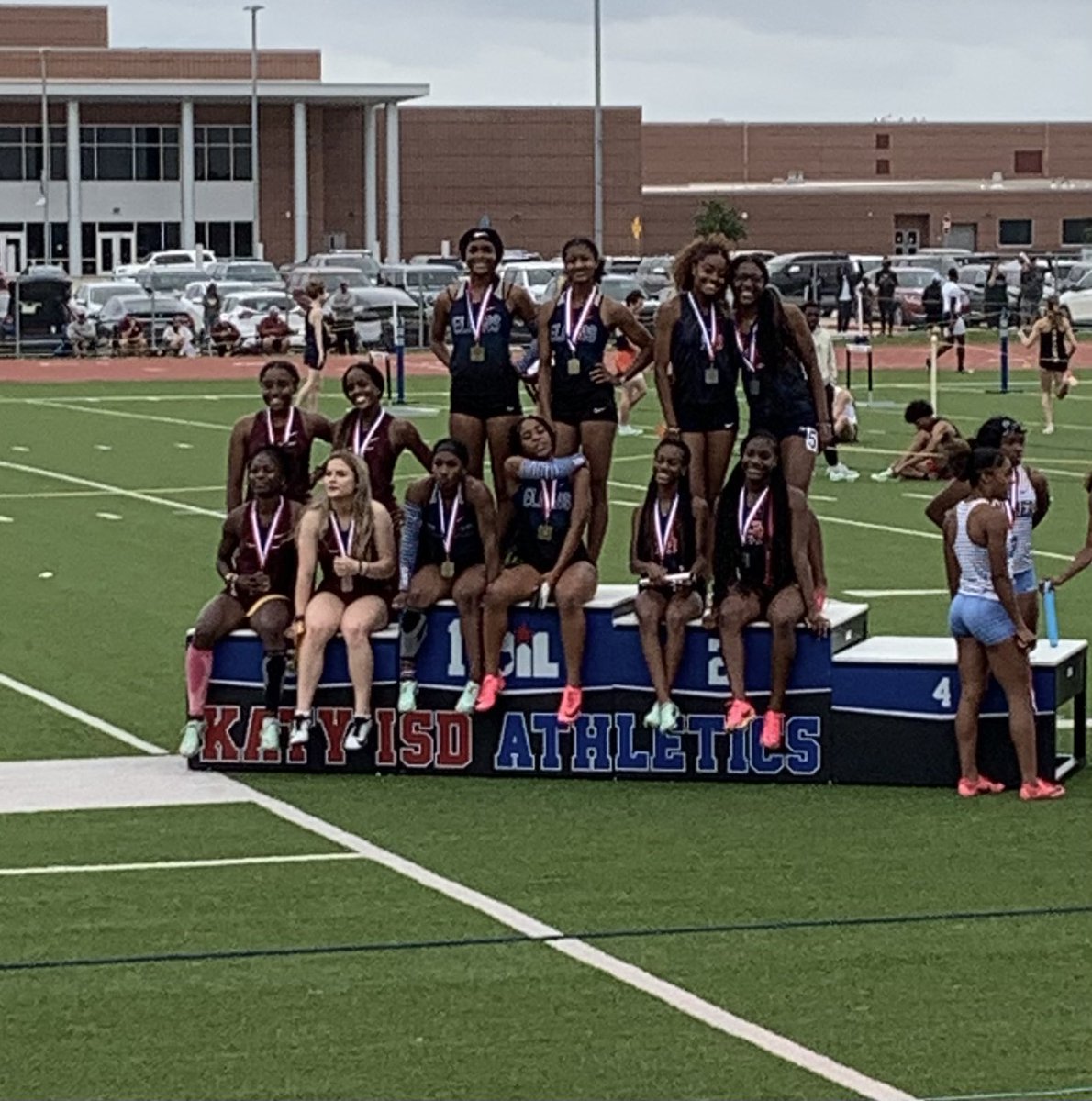 Congrats to the Lady Broncos! They advanced to the Regional Meet 🔥💨💙🧡

Amariya Hardeman 
100m - 11.66 (4th)
200m- 24.22 (2nd)

4x100 - 47.61 (2nd)
Michelle Bakare, Amariya Hardeman, Mandi Kallon, Sera Cole

<a href="/Bush_Athletics/">Bush High School Athletics</a> <a href="/FBISDAthletics/">Fort Bend ISD Athletics</a> 
<a href="/BHS_Broncos/">George Bush High School</a>