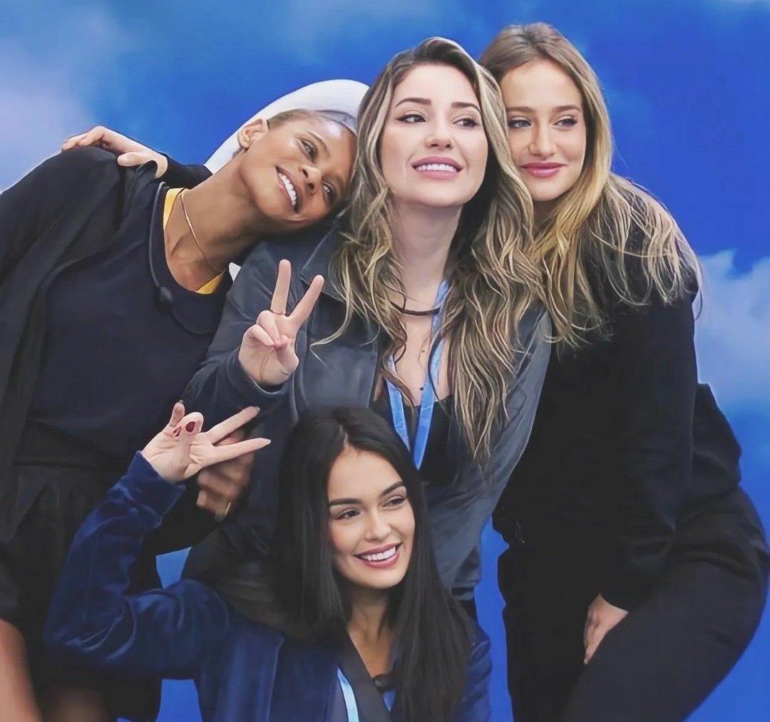 AnaPaulaDiaas1's tweet photo. Antes que começa a guerra de torcidas .
Lembra q juntos vencemos e derrubamos a máfia digital e sua corja .
Fomos muito, muito mais muito...
Fodas todos juntos #BBB23
#TeamAmanda
#TeamAline
#TeamBruna
#TeamLari
Eu avisei q #QuartoDeserto sempre foi os melhores. https://t.co/VH2j0JRIaX