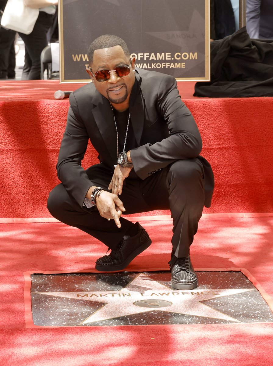 tvonetv's tweet photo. Congratulations to Martin Lawrence! He now has a star on the Hollywood Walk of Fame ⭐👏🏾 https://t.co/2EoXEDyUlm