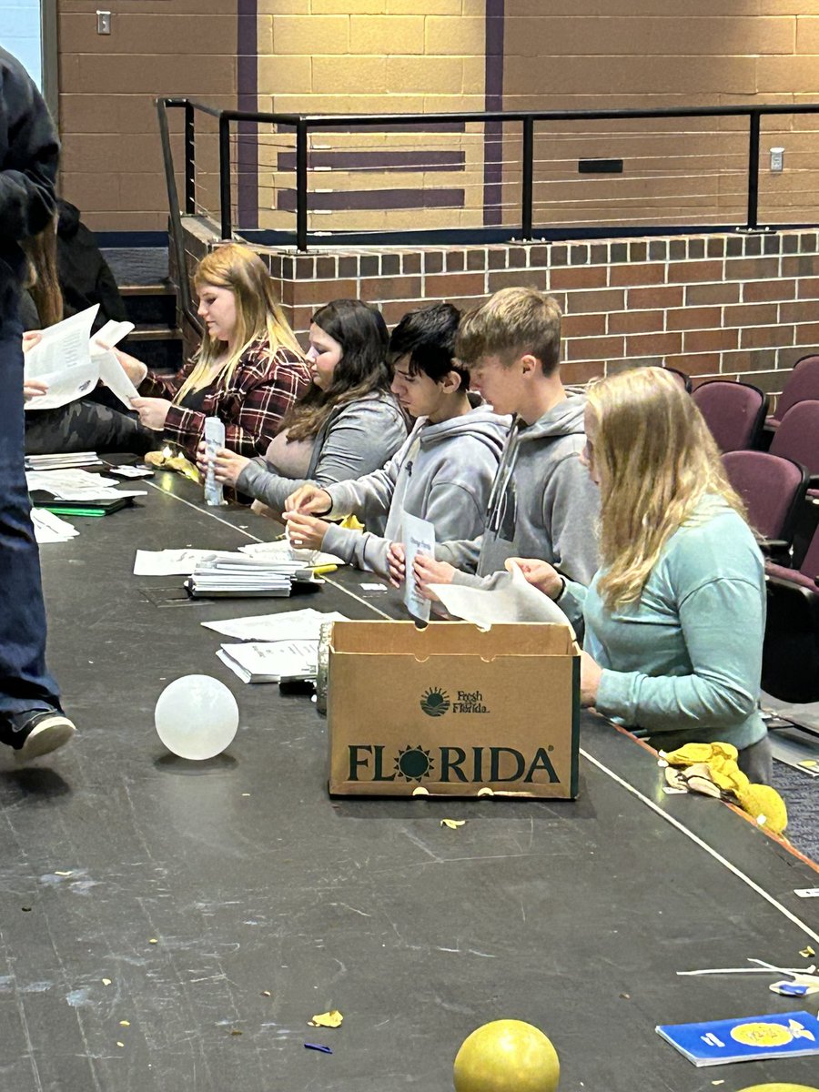 OtsegoFFA's tweet photo. Today our members worked as a team to get ready for our annual FFA Banquet. #OtsegoKnights #PentaPride @pentacareerctr https://t.co/NMvrrAC5zB