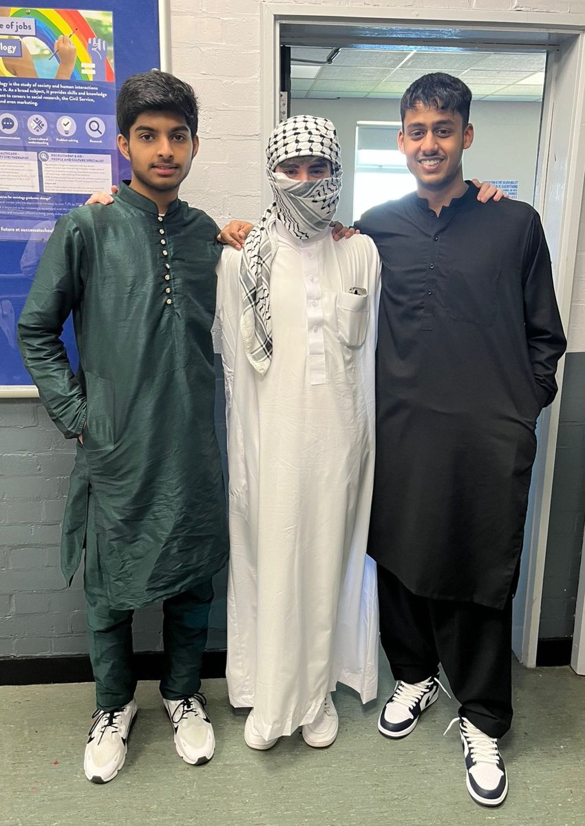 R6newsandviews's tweet photo. R6 students shared their culture, heritage, interests and hobbies on our Culture Appreciation Day. https://t.co/nqqZes28M6