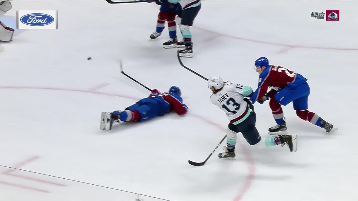 Kraken's Brandon Tanev blows kiss to Avalanche crowd after scoring goal in  Game 2, Kraken