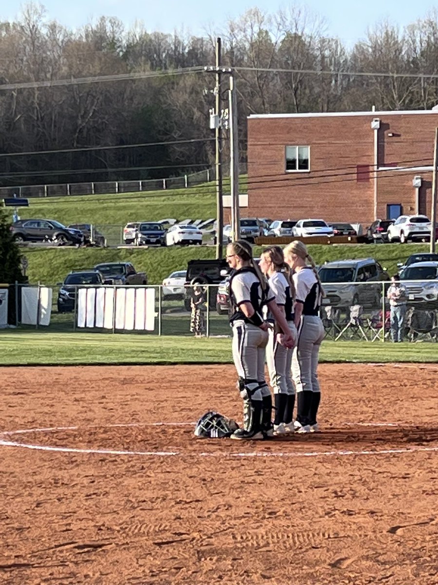 Recap of last nights game against Galax. My team and I won 10-0 in 5 innings. I had 14 strikeouts and no walks. I had a base hit rbi with 2 walks at the plate. I love the way my team works together, nomatter the situation!💙🤍 @TigerFastpitch_  <a href="/RadfordSoftball/">Radford Softball</a>