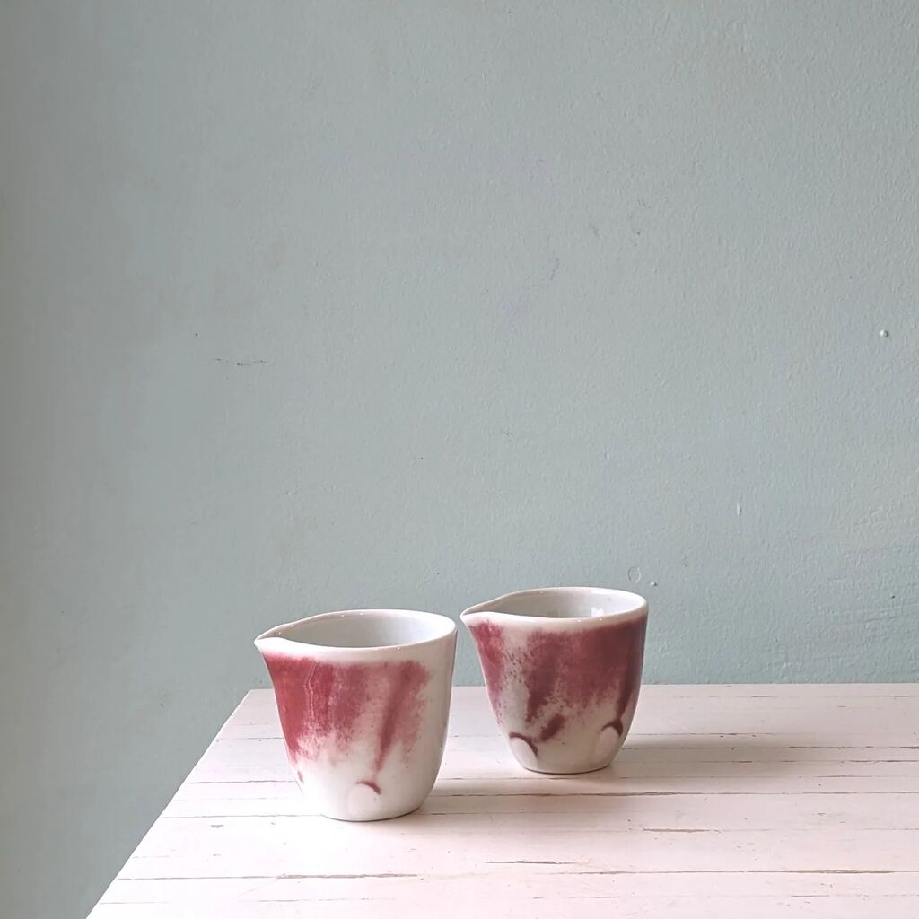 chinaclay_clov's tweet photo. Little baby milk jugs with a splash of copper red... https://t.co/NV2hCsJh6Z