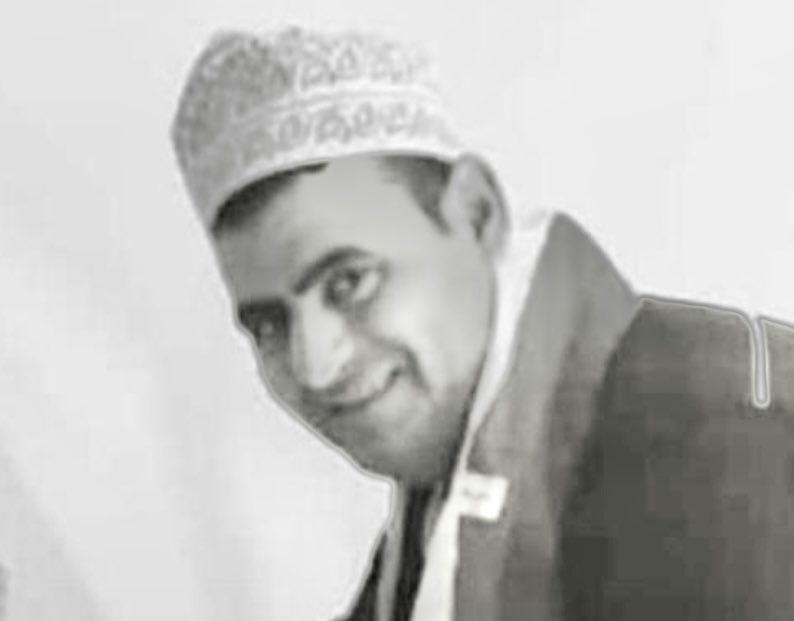 بدلا من أن تفتح "الحجّامية" درايشها لرائحة العيد هاهي تخرج في الليلة الأخيرة لرمضان إلى سبلة الأحزان لتتلقى العزاء في فلذة كبدها هارون بن ماجد المحروقي
إنها الساعات التي تحين
وإنه الموت الذي لا يستأذن
وسنظل نتذكر أن رمضان هذه السنة بخمس جمعات
وأن هارون المحروقي دمعة جمعته الخامسة