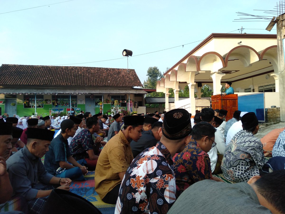 Alhamdulillah, shalat Idul Fitri 1444 H di Pulosari Ngunut Tulungagung. Taqabbalallahu minna wa minkum. Mohon maaf lahir batin.

#Muhammadiyah
#IdulFitri21April
#MerayakanPerbedaan
#IslamMempersatukan