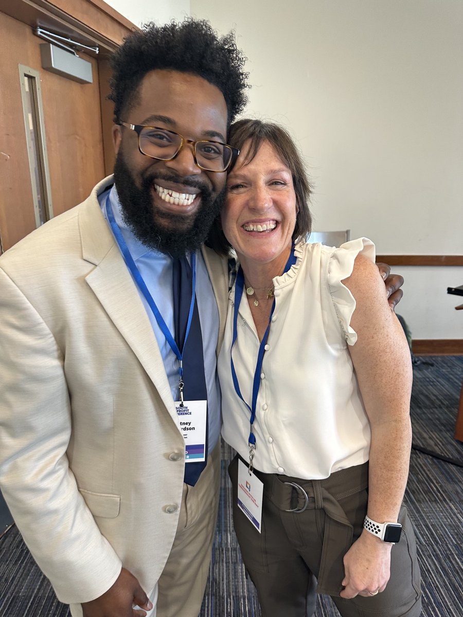 Joyofleading's tweet photo. When you haven’t seen each other in person in over 3 years but have been following one another virtually that whole time. ⁦@CortneyInspires⁩ and I got our long overdue hug. Thanks ⁦@momentumnp⁩ for bringing us all together today. #midsouthnonprofitconference https://t.co/viimVntdUh