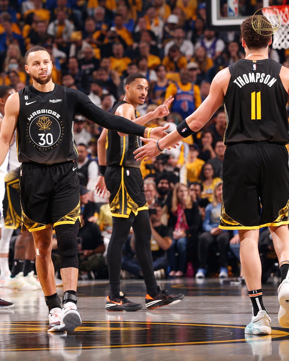 warriors's tweet photo. 😤☔️ https://t.co/DQOQcjHn1T