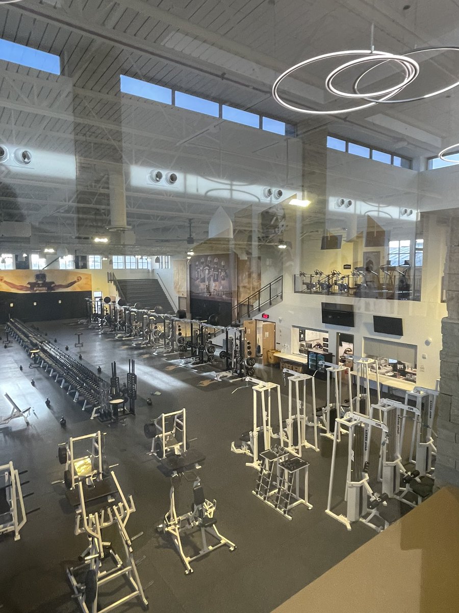 ZachEly13's tweet photo. Had an amazing time learning more about the @wyo_football program and watching practice today! Huge thank you to @Coach_SBMoore and @BFentress for the opportunity. #EagleDNA @BroomfieldEagl1 @OneOnOneCO @KohlsSnapping @jahoyland1 @clay10stewart @fawaz_ralph https://t.co/nmmJjXWA6j