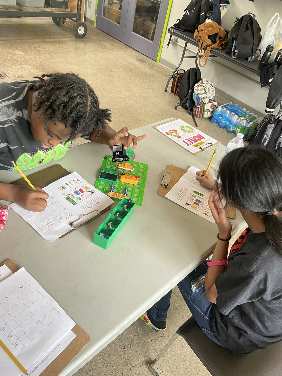 MrsCarroll25's tweet photo. Absolutely gorgeous day for a field trip to the Civic Garden Center’s Green Learning Station! Students learned about invasive plants, renewable energy, and cycles in nature. 
@civicgarden https://t.co/GintGcDzts