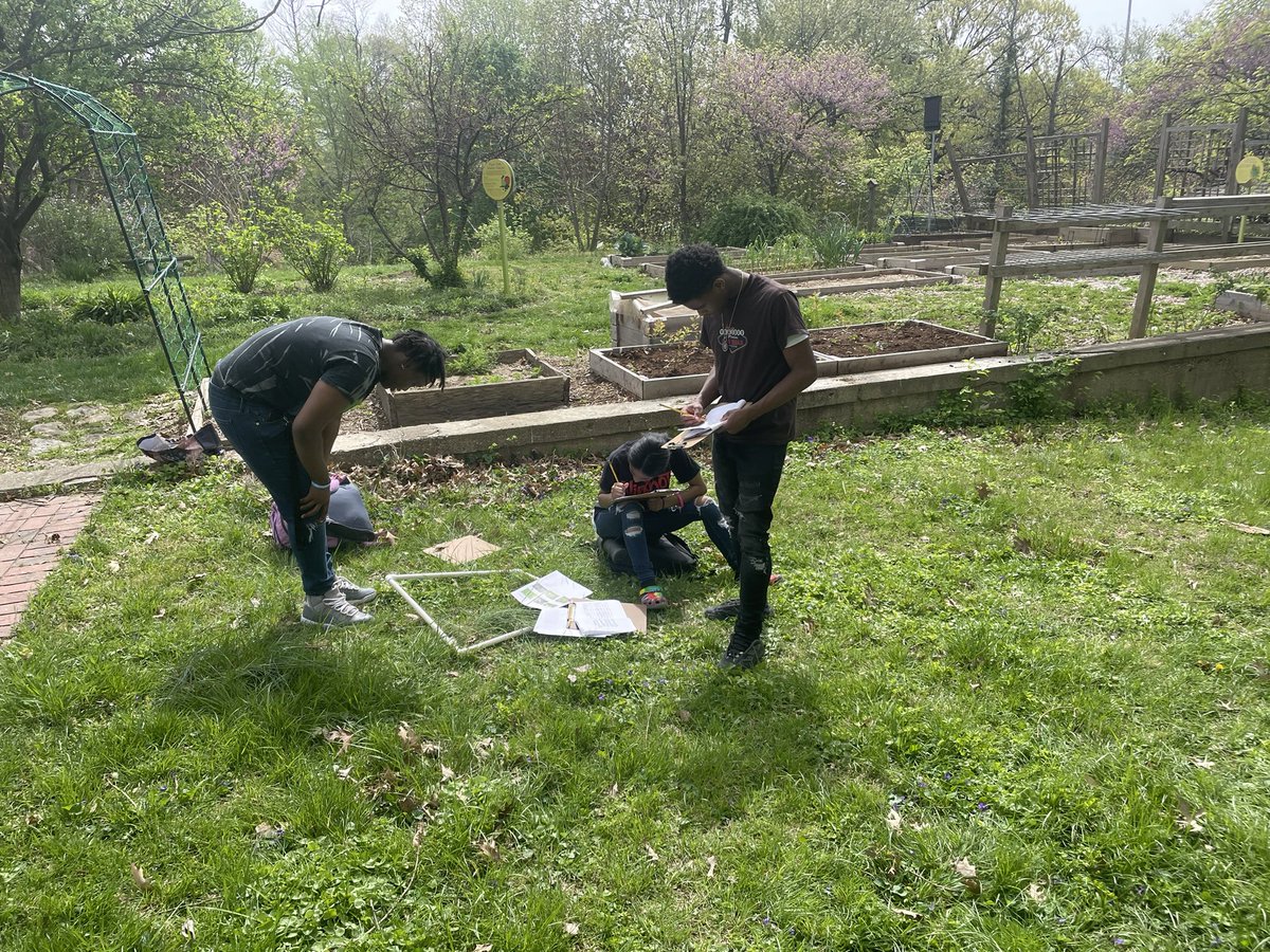 MrsCarroll25's tweet photo. Absolutely gorgeous day for a field trip to the Civic Garden Center’s Green Learning Station! Students learned about invasive plants, renewable energy, and cycles in nature. 
@civicgarden https://t.co/GintGcDzts