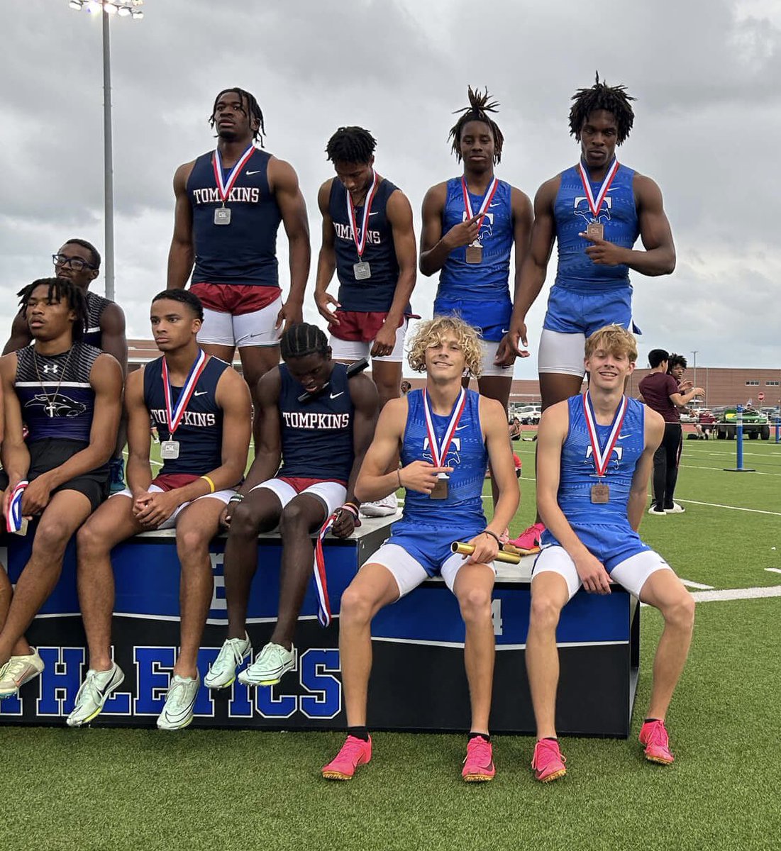 CoachRomero9's tweet photo. Our 4x1 and 4x2 boys making it out to regionals. Way to compete 🔥 https://t.co/rdcSKenzBa