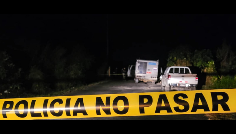 diario1_sv's tweet photo. #Nacionales | Exagente PNC fingió allanamiento y mató a cuatro víctimas en playa El Cuco
Detalles en: https://t.co/goBQ2HZlGd https://t.co/6JAUR7Jma4