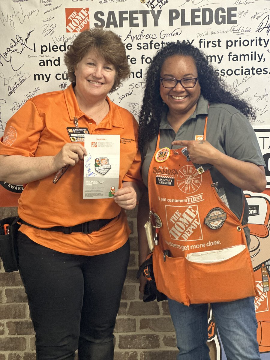 Brandi6371's tweet image. Recognizing our amazing associates with milestone awards at #485 🏆 Way to go team!!
#CelebrateYOU 

 @Edmond0485 @NagyAndrew @ShawnMinkner @SandraD2429 @DepotRob @aboutthepigskin 

#PMDPeopleFirst 
#D287WeAreTheBar #D287StrongerTogether
#FearUs485