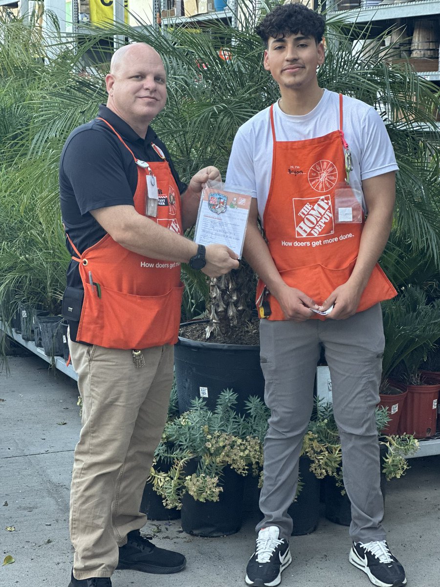 Brandi6371's tweet image. Giving out lots of Homer Awards at #485!! Our team is amazing!! 
#CelebrateYOU 

 @Edmond0485 @NagyAndrew @ShawnMinkner @SandraD2429 @DepotRob @aboutthepigskin 

#PMDPeopleFirst 
#D287WeAreTheBar #D287StrongerTogether
#FearUs485