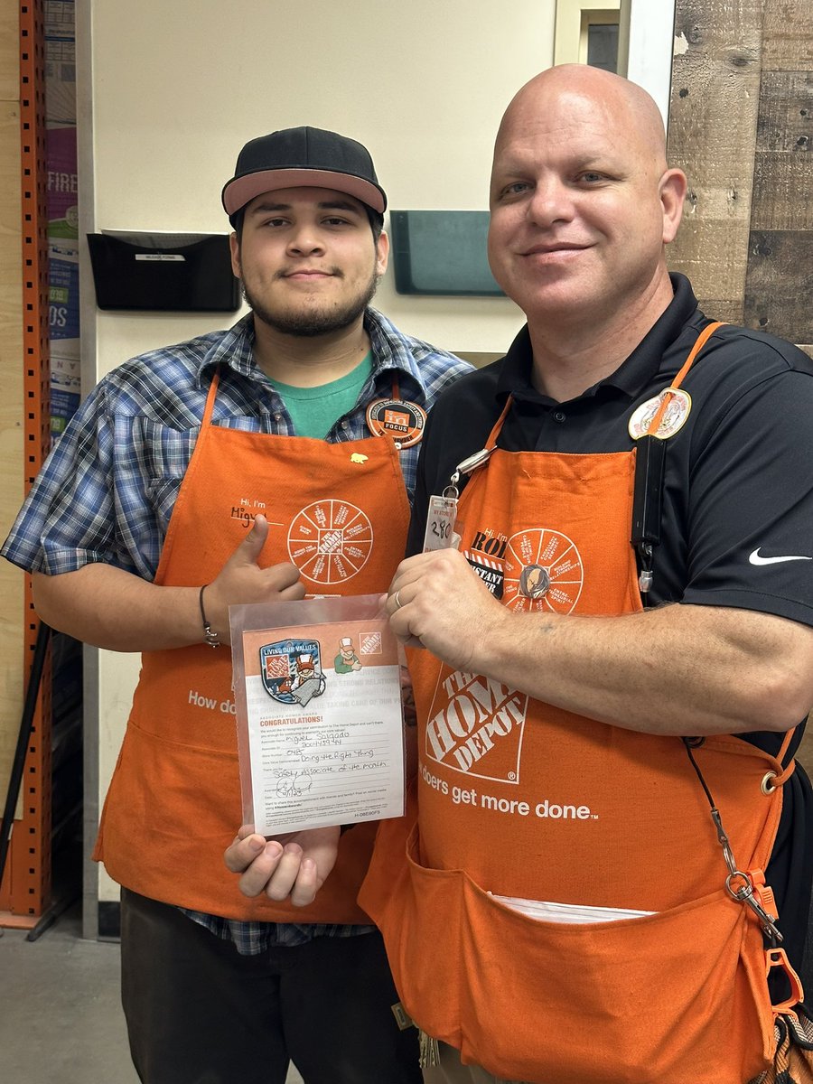 Brandi6371's tweet image. Giving out lots of Homer Awards at #485!! Our team is amazing!! 
#CelebrateYOU 

 @Edmond0485 @NagyAndrew @ShawnMinkner @SandraD2429 @DepotRob @aboutthepigskin 

#PMDPeopleFirst 
#D287WeAreTheBar #D287StrongerTogether
#FearUs485