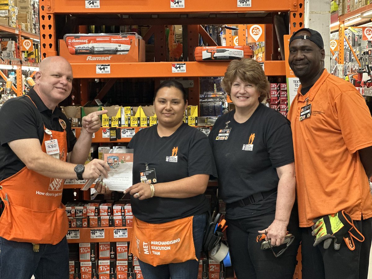 Brandi6371's tweet image. Giving out lots of Homer Awards at #485!! Our team is amazing!! 
#CelebrateYOU 

 @Edmond0485 @NagyAndrew @ShawnMinkner @SandraD2429 @DepotRob @aboutthepigskin 

#PMDPeopleFirst 
#D287WeAreTheBar #D287StrongerTogether
#FearUs485