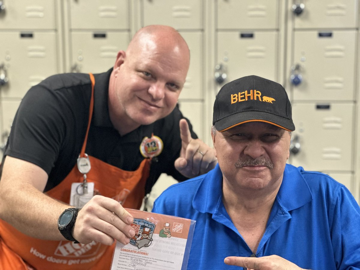 Brandi6371's tweet image. Giving out lots of Homer Awards at #485!! Our team is amazing!! 
#CelebrateYOU 

 @Edmond0485 @NagyAndrew @ShawnMinkner @SandraD2429 @DepotRob @aboutthepigskin 

#PMDPeopleFirst 
#D287WeAreTheBar #D287StrongerTogether
#FearUs485