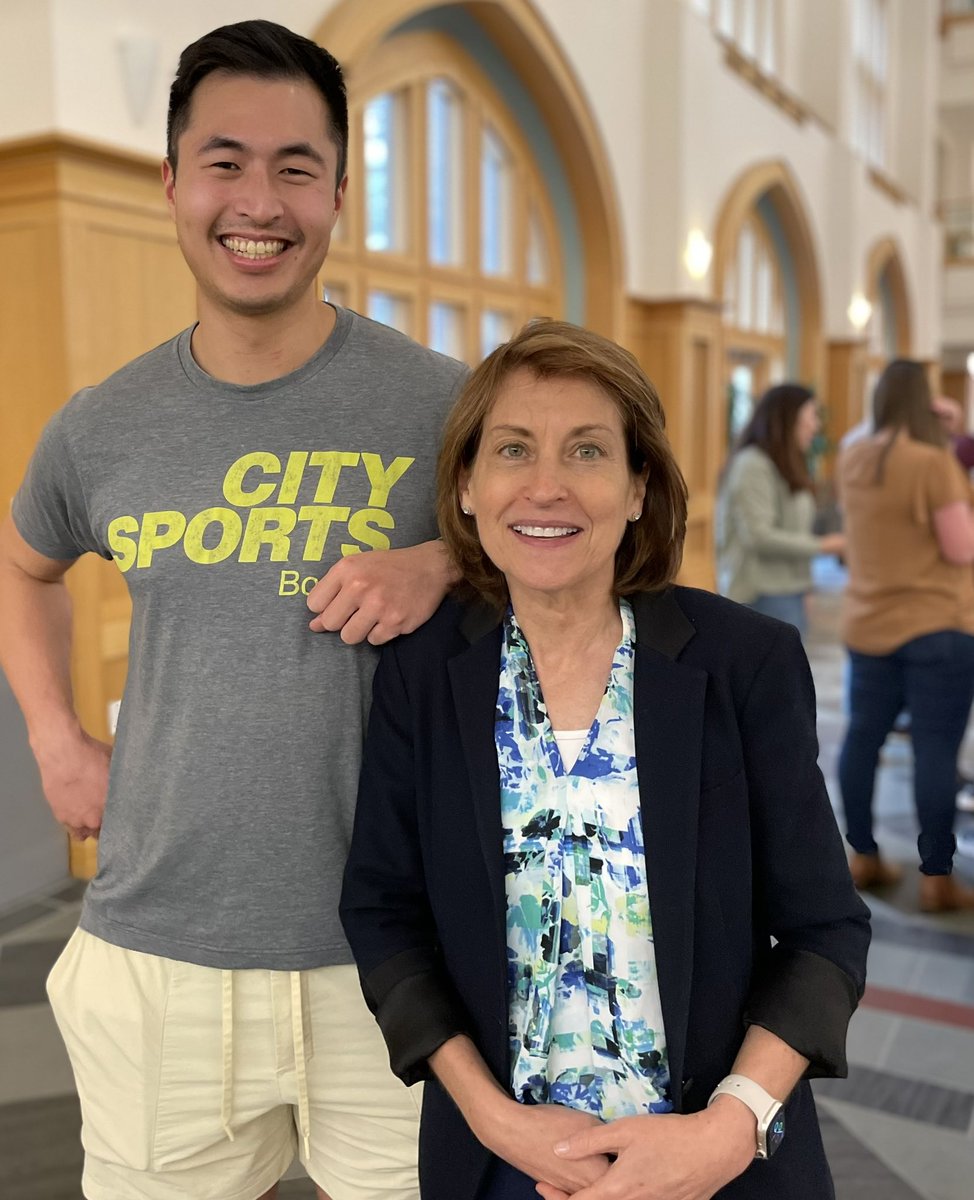 setton_lab's tweet photo. Special visitor crashed the @WashUBME PhD happy hour today. Arrived without baked goods, but still nice to catch up with graduates. @Yo_Guang class of 2021. https://t.co/E0Bunc4jWN