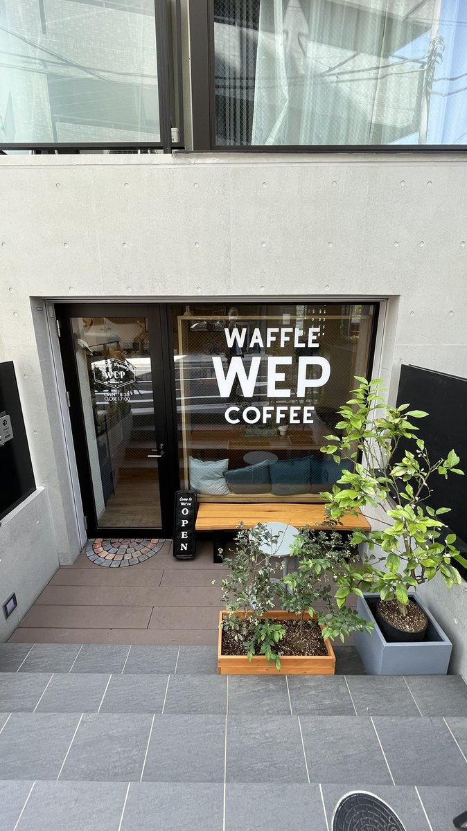newworkfun's tweet photo. 今日はWEP wafflefactoryへ
PASS有WiFi、大テーブル席の下にタコ足あり
2月オープンのコーヒースタンド
最寄り駅は渋谷？駒場東大前が一番近い？
朝8時半からやっているので朝活にも
店内コンパクトで席数少ないのでサクッと作業にオススメ
焼き立てワッフルも美味しい
#朝活 #カフェ巡り #作業カフェ https://t.co/WjC0CZzj5I