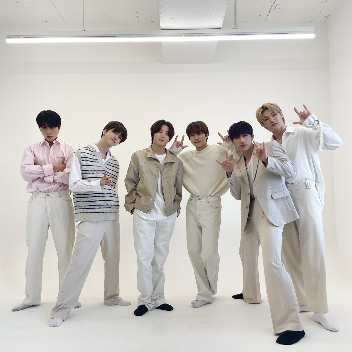 <a href="/JUSTB_Official/">JUSTB Official</a> [TRAD. ESP] [#JUSTB_BY] Se lanzó la versión en lenguaje de señas 🙌 Practicamos mucho para que el cálido corazón de JUST B se pueda difundir ampliamente, así que disfrútenlo 🥰

#JUSTB #저스트비 <a href="/JUSTB_Official/">JUSTB Official</a> <a href="/JUSTB_twt/">JUSTB_member</a>