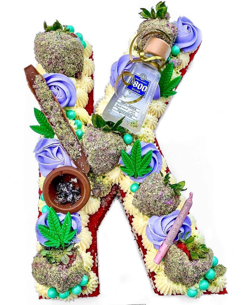 PrettyBaked_'s tweet photo. Let’s get pretty baked!

#prettybaked #420 https://t.co/MfYDL0Xglb https://t.co/lqwAPd4jSo