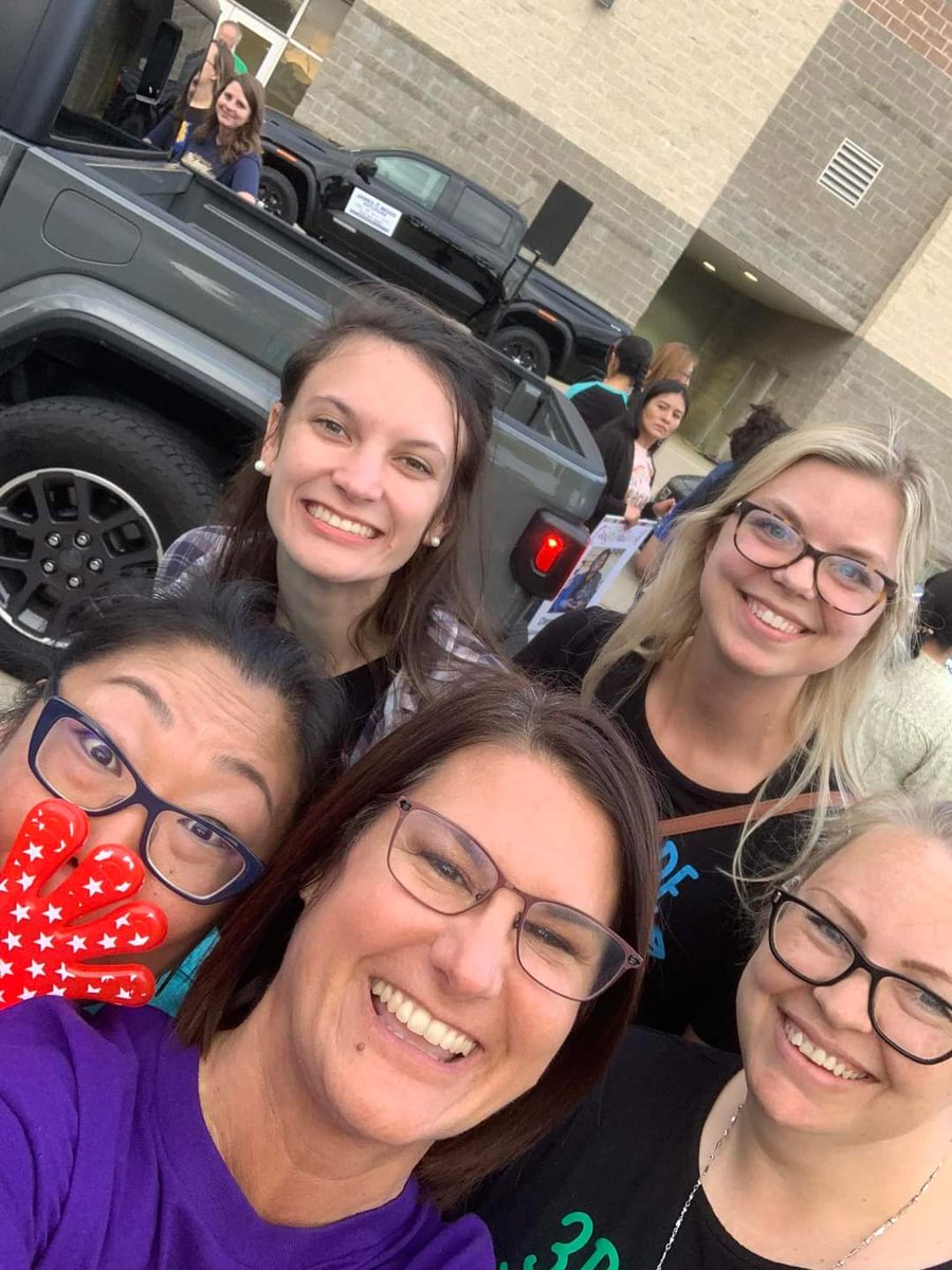 ProvElem's tweet image. Tonight, we celebrated Providence's Teacher of the Year, Desiree McClung. Mrs. McClung's passion for helping others shines through on a daily basis. We are so fortunate to have her as part of our Providence family. #PatriotPride