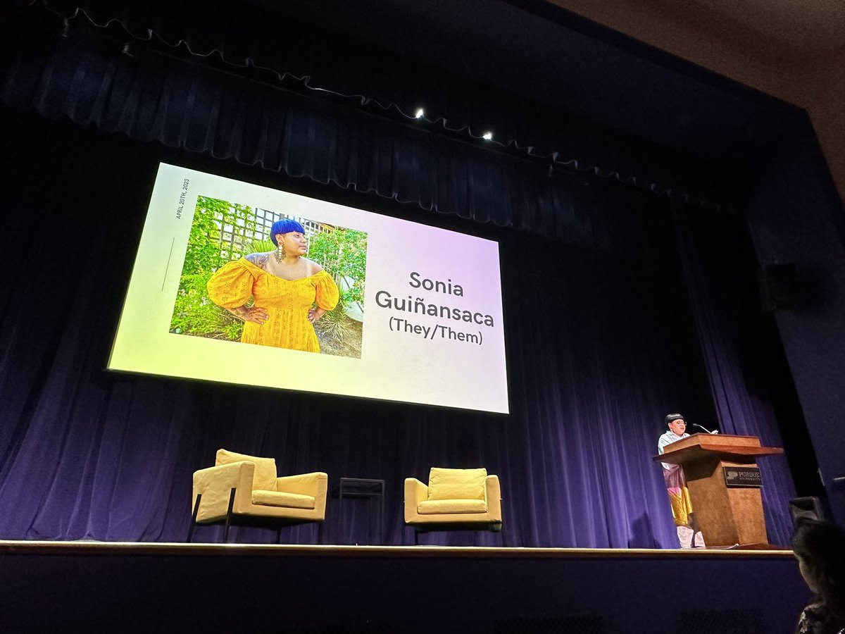 doctorabrendasq's tweet photo. Magnífica velada escuchando, admirando y aprendiendo de @theSoniaG 

“What glory we incite 
What glory we create 
What [fucking] glory we are.” 

#bilingüesenelMidwest #elartecura #immigrantvoices https://t.co/sGPKu5awqS