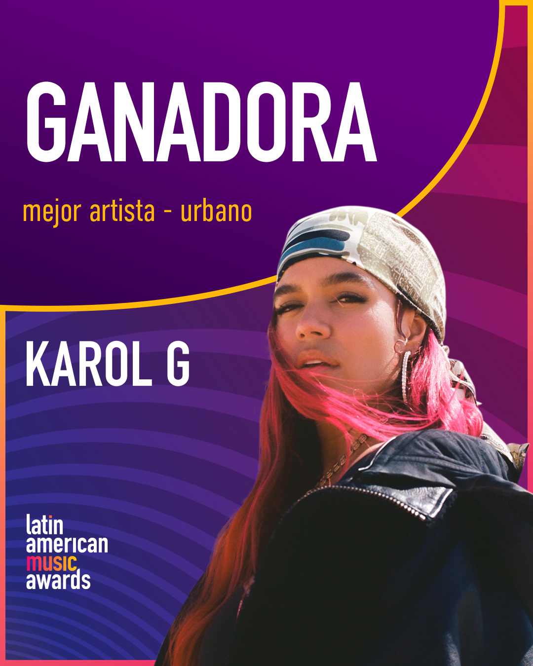 Karol G recibe el premio y es reconocida como ‘Mejor Artista Urbano’.