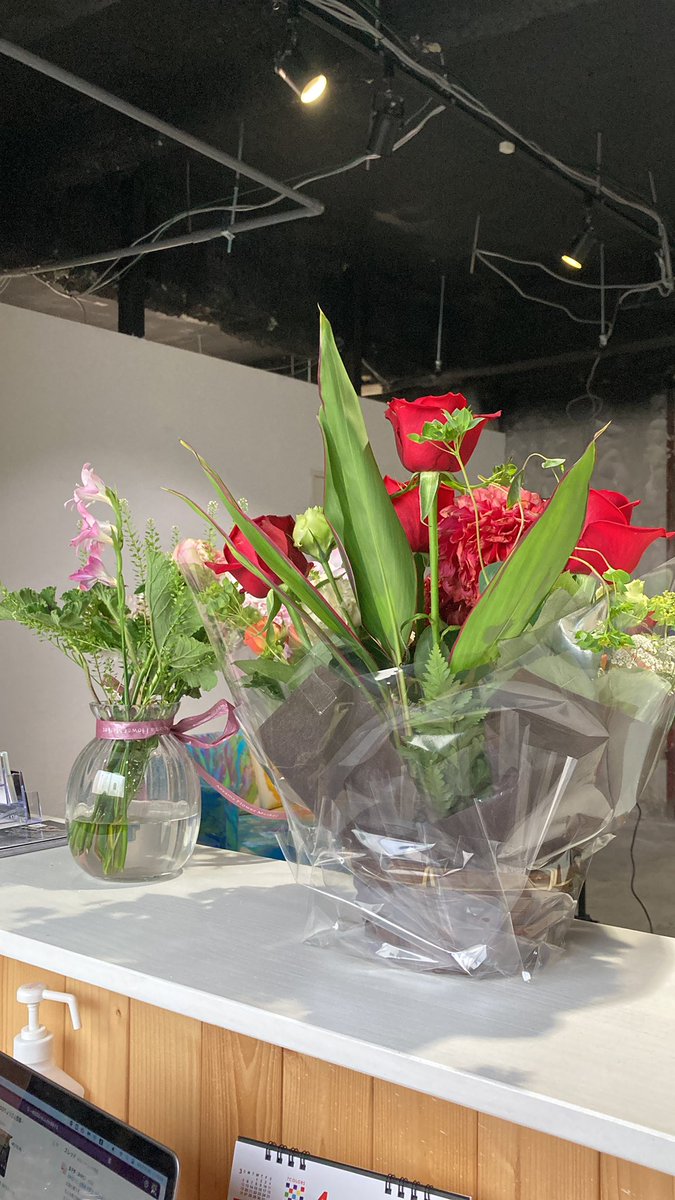 個展5日目！
お花も沢山いただいて
うれしそス😳💗