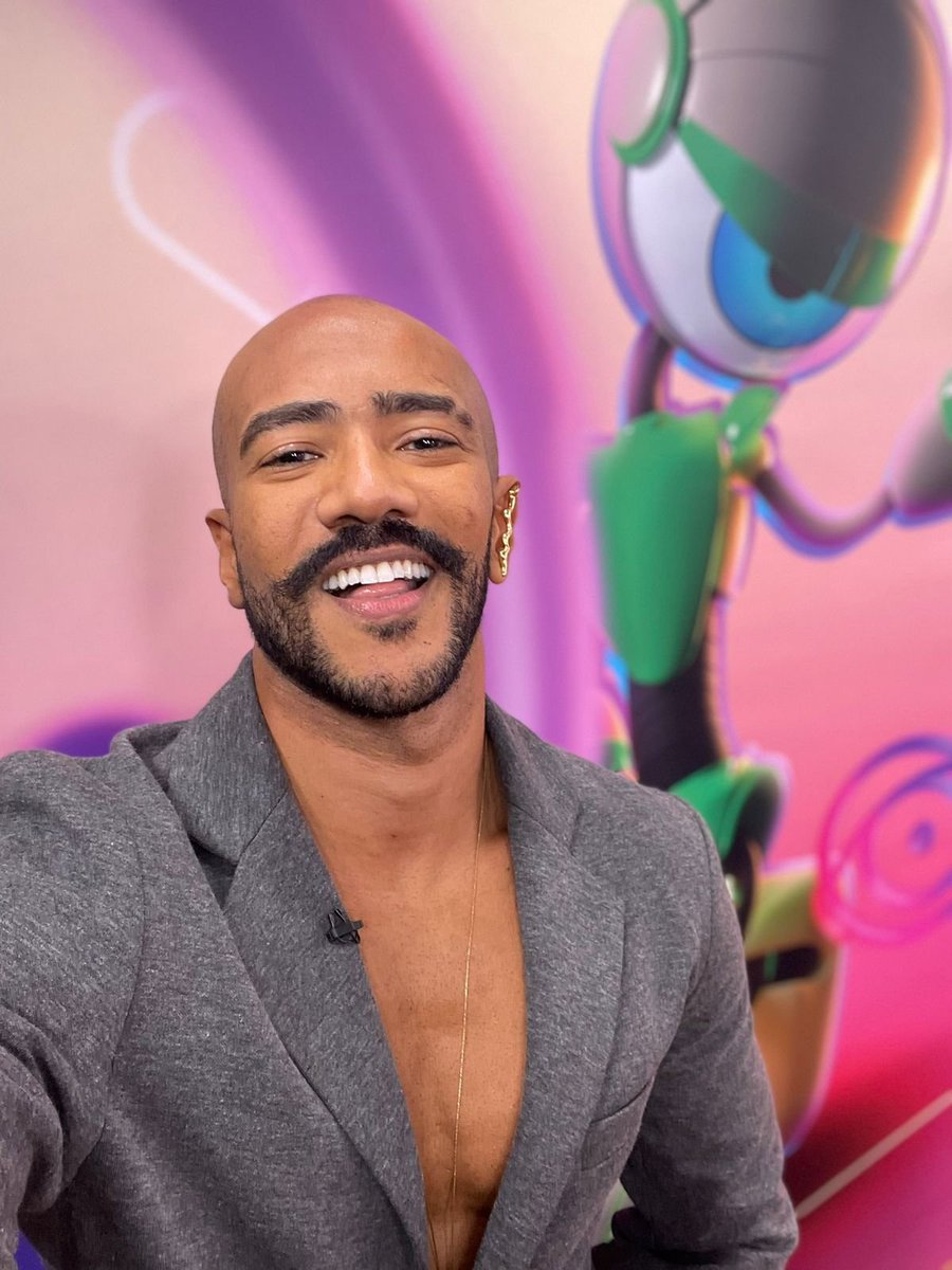 bbb's tweet photo. 🤳 Ricardo Alface é o 17º eliminado do #BBB23. 

Hora da primeira selfie+legenda com a #RedeBBB:

“Facinho para todos” https://t.co/d2XomL8apT