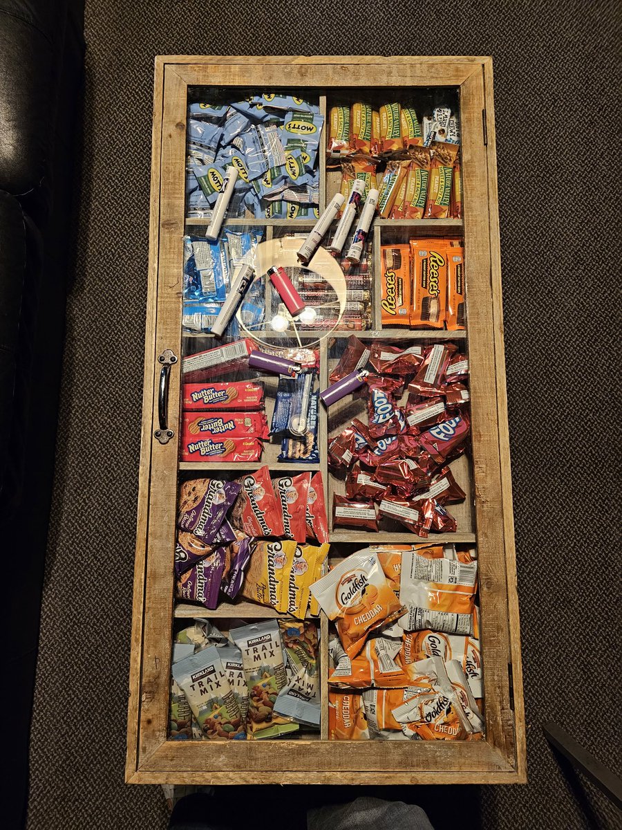 BigIrishJay's tweet photo. At @tacomacomedy doing the world famous Dope Show and this is the green room spread. #Joints and #Snacks... Here... We... Go. #thedopeshow #dopeshow #comedy #standup #tacoma https://t.co/siDGam0rP9
