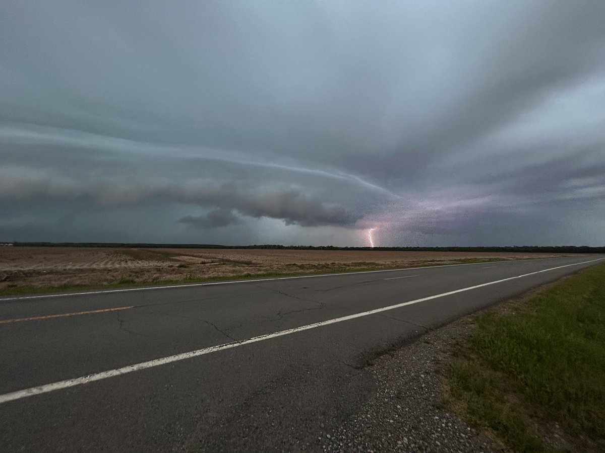 Codyholmes_11's tweet photo. Absolutely amazing shots as the unwarned thunderstorm pushed through! Great shot of the shelf cloud structure with this storm! 

Located was on Hwy 15 between Kerr and Keo #arwx  @KATVToddYak @KATVJames @WxZachary https://t.co/LJknRFCoGY