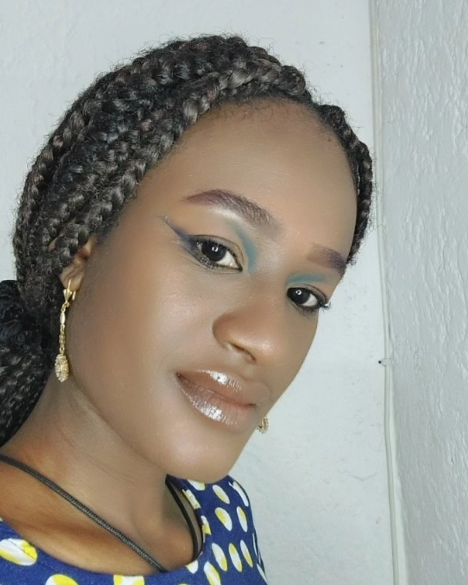 Katy08215021's tweet image. La moda ética es el diseño, la producción y la distribución de prendas que se enfoca en reducir el daño a las personas y al planeta. 
#modaética