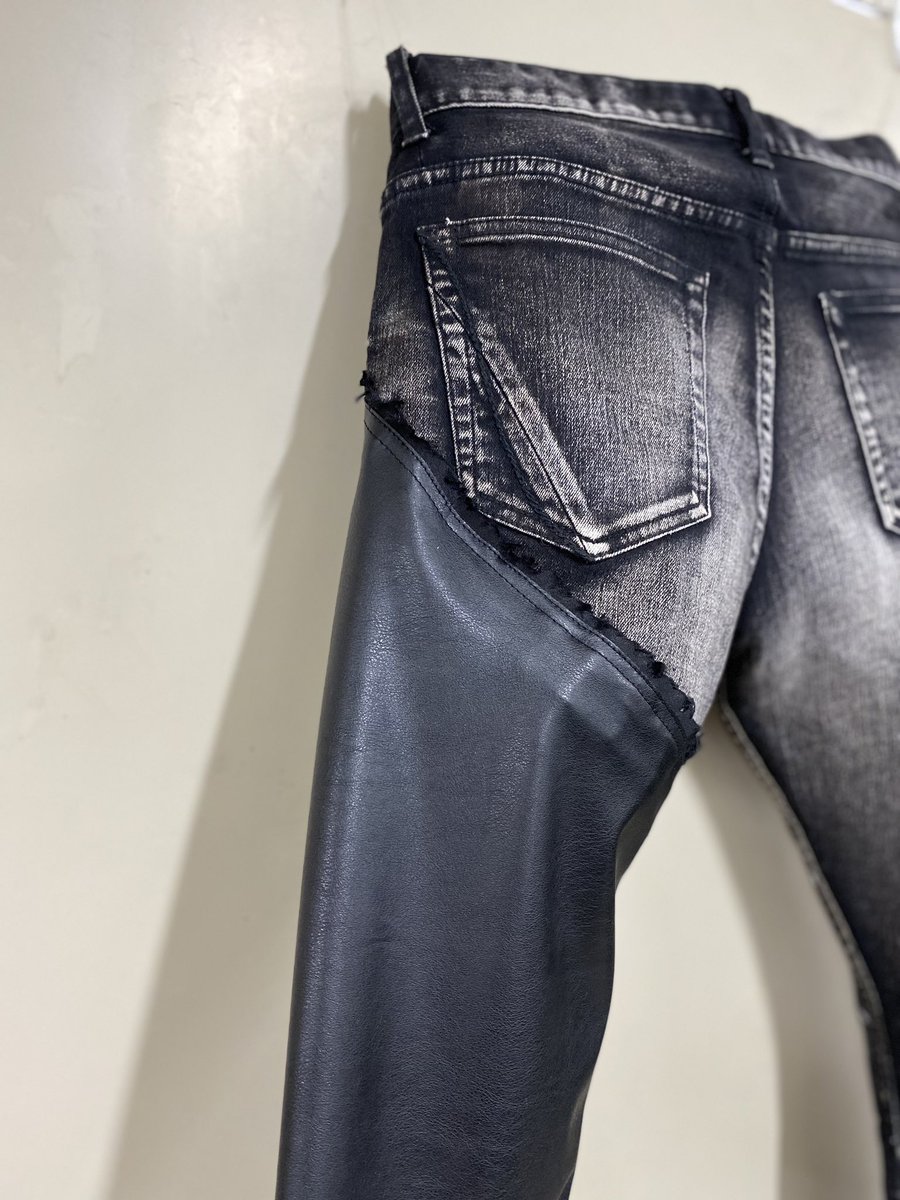 aokihifukustore's tweet image. こんにちは✨青木俊樹がデザインを手がけるコレクションブランド「FAGASSENT」よりARTISTラインの新作CYCLONEが登場🦅
限定受注制のためご検討はお早めに💦
↓
aokihifuku.base.shop/items/73849559

#fagassent
#ファガッセン
#青木俊樹
#青木被服
#衣装
#長渕剛
#g7倉敷