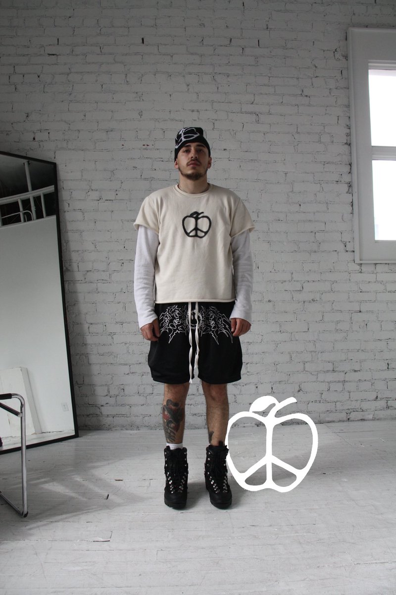 GalliCear's tweet photo. how to disappear completely
so stoked on how pretty this shit is
available 4/22
photos by @elsagottvall https://t.co/KF44hEBstB