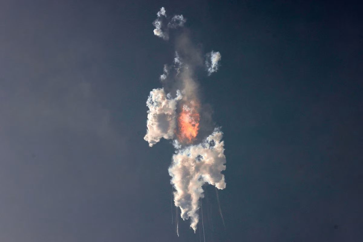 JohnEarlBurnett's tweet image. #SpaceX #RocketExplosion illustrates #ElonMusk's 'successful failure' formula reut.rs/41CyI66 Via @Reuters