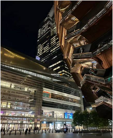 Mr_B_P_'s tweet photo. Manhattan, New York, walked home through the mall last night and stopped at Uniqlo to pick up some groceries before heading home https://t.co/aJiftyjJya