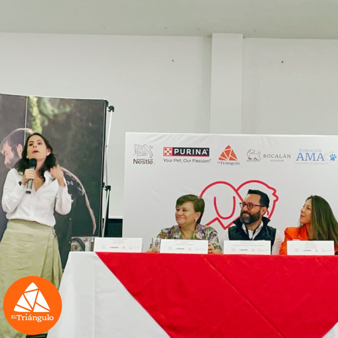 ElTrianguloEc's tweet photo. 🙂 Hoy fue un día emocionante en @eltrianguloecuador! Nos reunimos junto a @nestleecuador  y @bocalanecuador  para dar inicio a un proyecto que nos llena de orgullo, por medio del cual nuestros estudiantes recibieron a sus nuevos compañeros 🐶🐶🐶. #JuntosEsMejor. https://t.co/2q2CuzTFXT