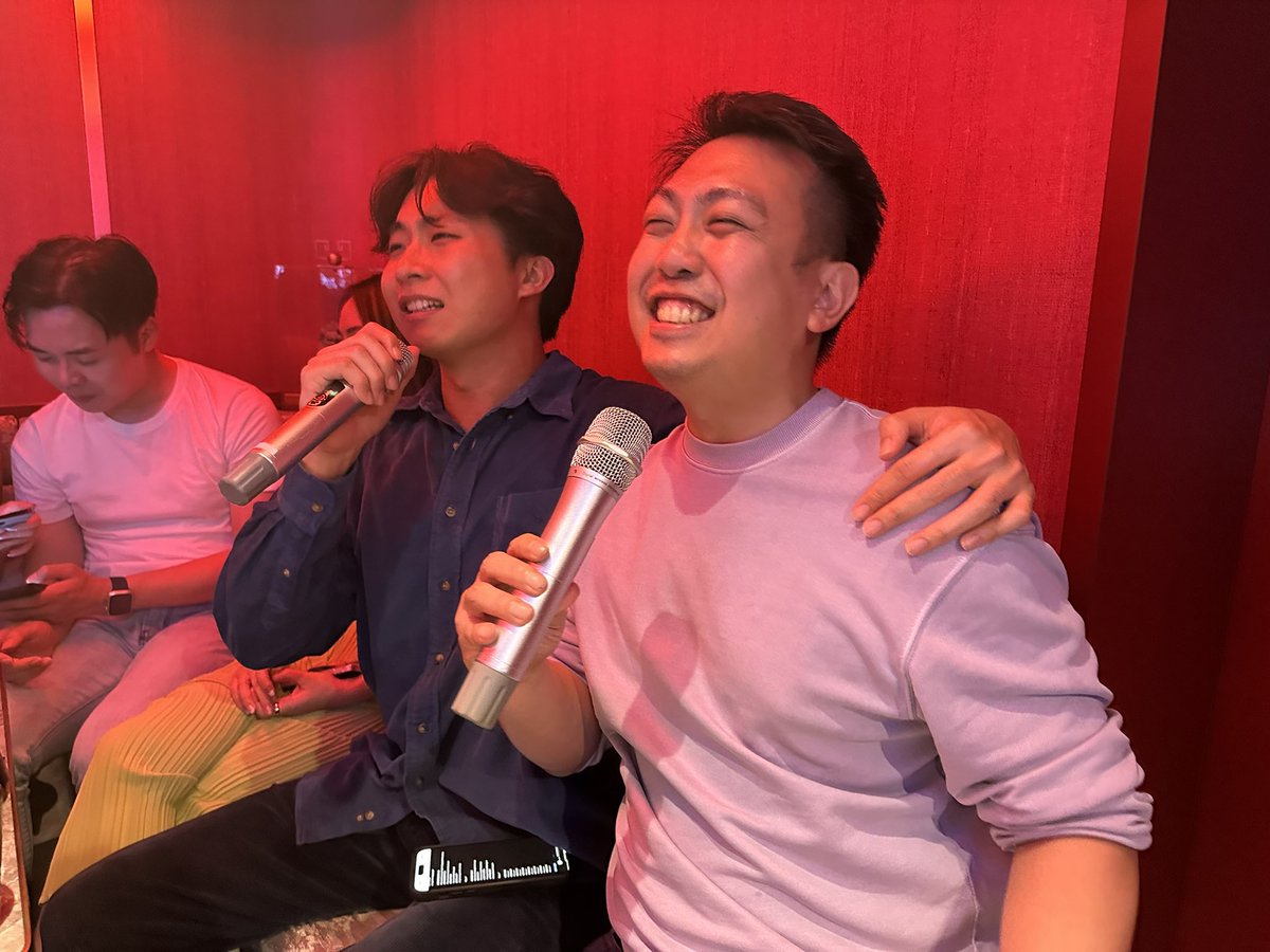 alvinologist's tweet photo. Degen night with the @arcthecommunity team. Thanks for everything @KENX3495 @_andrewxchan @ellisliu9 @clifftjl @nickooj @Evilbeanx88 https://t.co/Sh5xNSo6OT