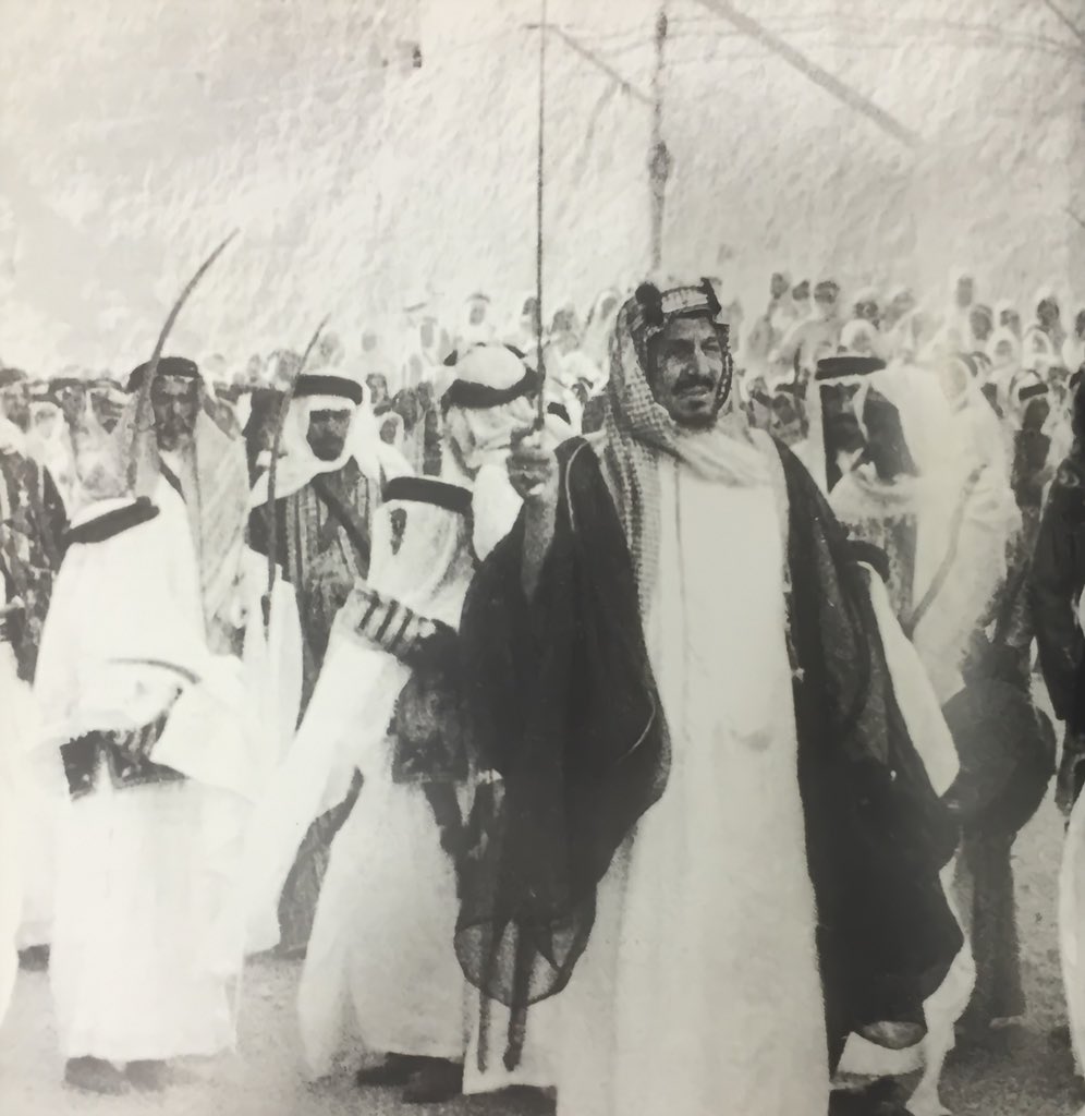Alsaud_History's tweet photo. #الملك_عبدالعزيز في صورة نادره خلال مشاركته العرضة #السعودية في احتفالات  #عيد_الفطر عام 1356هـ/1937م. https://t.co/RGFBFNoGKt