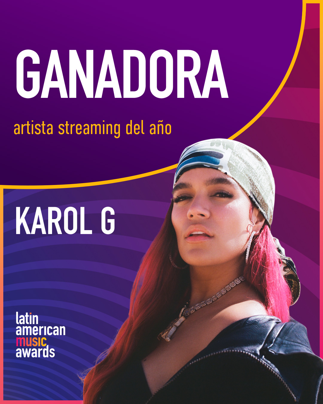 Karol G recibe el premio a ‘Artista Streaming del Año’.