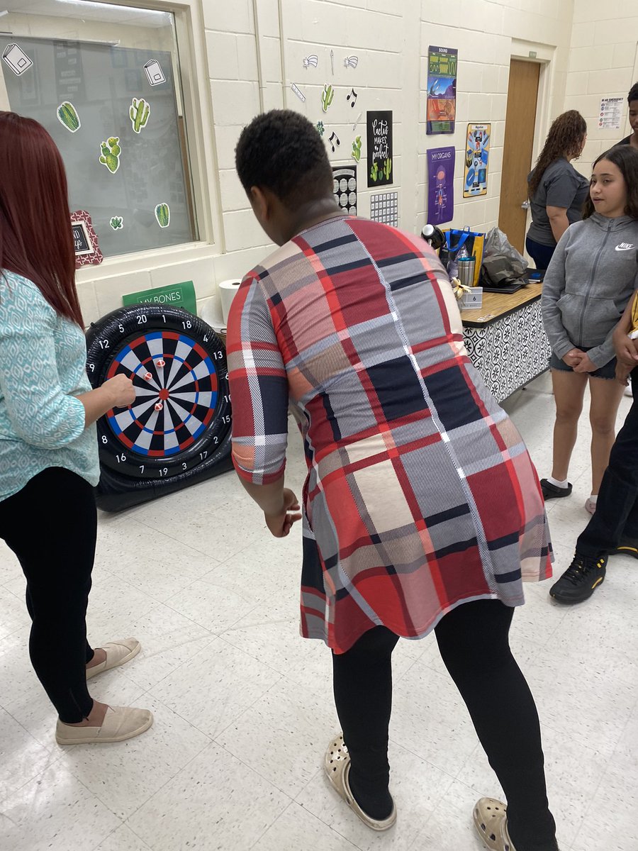browneducates's tweet photo. EBD &amp; ASD Teacher’s Makes Learning Fun!
Learning Targets for Social Emotion Learning (Teamwork) and general math concepts. https://t.co/r5EjE5qmib