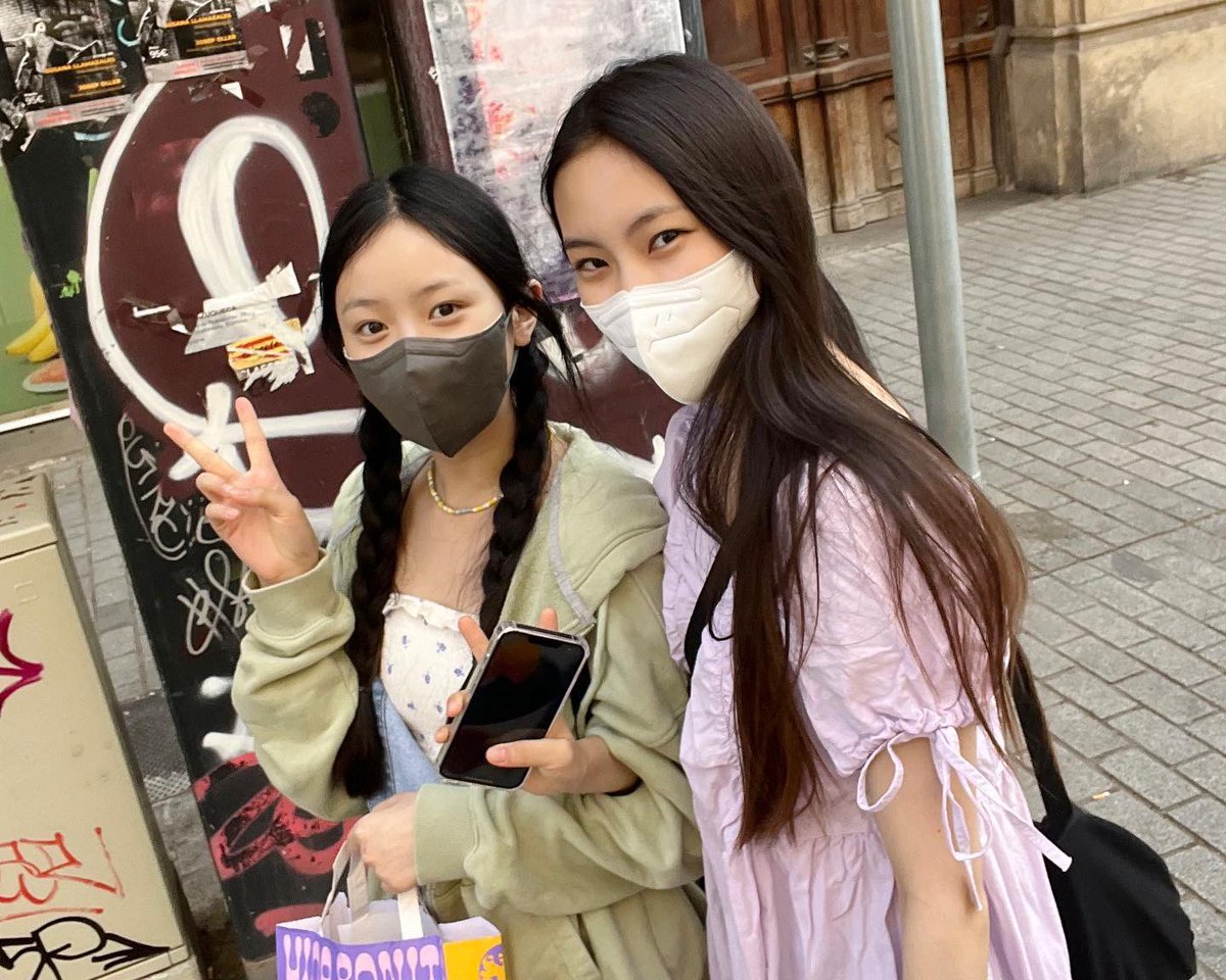 hanniarchived's tweet photo. HAPPY BIRTHDAY FOR THE NEWJEANS’ SWEETEST MEMBER AND HANNI’S BEST FRIEND, HOPE FOR YOU HYEIN A GREAT DAY FULL OF LOVE AND HAPPINESS MY LOVE 🩷🫶🏻 https://t.co/bKkOHukO59